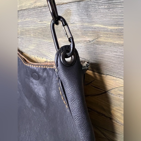 BIN048.6 Black Shoulder Bag - Picture 6 of 6